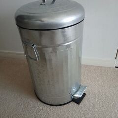 美品　ゴミ箱 ダストボックス 容量12L  ペダル式 ラウンド スチール の画像