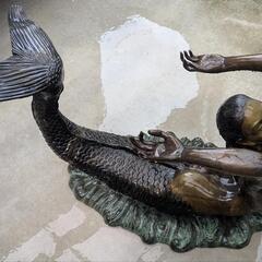 人魚のガラステーブルの画像
