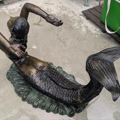 人魚のガラステーブルの画像