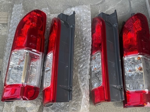 ハイエース純正4型5型6型テールランプ2セット