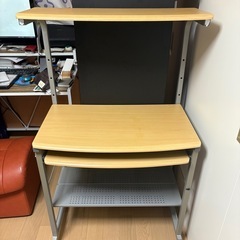 パソコンデスクとオフィスチエァ