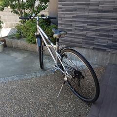 🎀😄【受付停止中です】お買得自転車・未登録・ブランド，アメリカ🇺🇸GUESSの7段変速オールアルミ仕様クロスバイク（配達対応可能¥200〜)の画像