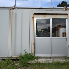 プレハブ　4ｍ×2.4ｍ　高さ2.6ｍ　トンブロック等いろいろ付き