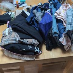 大量の服未使用や数回着用の画像