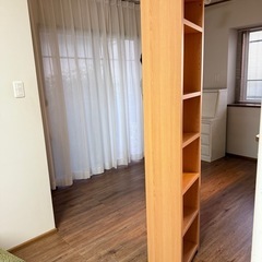 スリムな本棚の画像