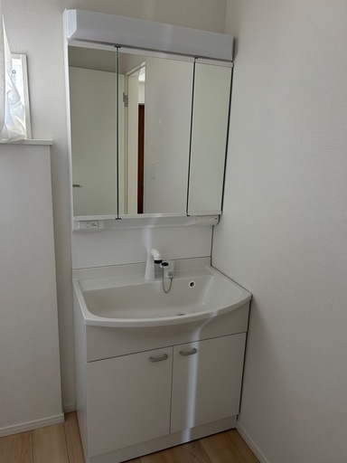 ホワイト　
未使用　 洗面台