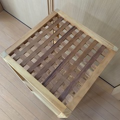 木製3段の棚の画像