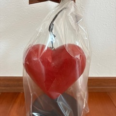 バリ風　カエルのハート置き物の画像