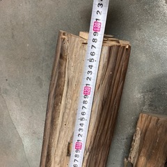 無料です！長さ110〜130cmほどの材木の画像