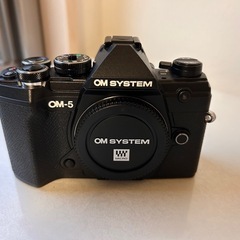 OM SYSTEM OM-5 ミラーレス一眼カメラ　予備バッテリー付き