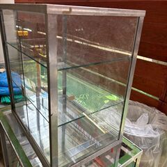 【さしあげます】ガラスショーケースの画像