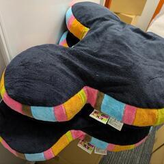 ミッキーの形した座布団×2つ