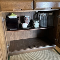 食器棚 業務用お皿 グラス セットの画像