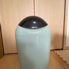 コンビ　オムツのゴミ箱