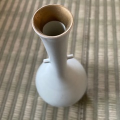 陶器の花瓶の画像