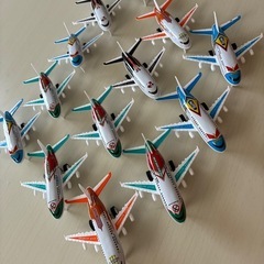 飛行機のおもちゃ12個の画像