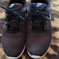 NIKE TANJUNスニーカーの画像