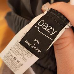 グレーのガウチョパンツの画像