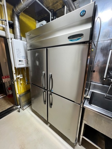 ホシザキ4ドア冷凍冷蔵庫