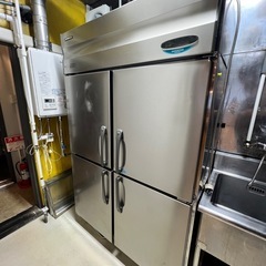 ホシザキ4ドア冷凍冷蔵庫