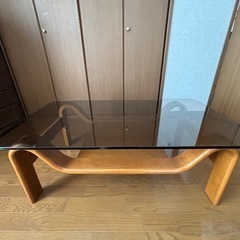 ガラスローテーブルの画像