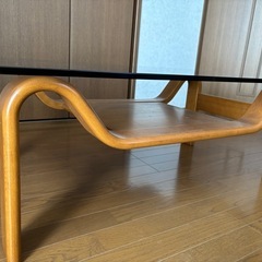 ガラスローテーブルの画像