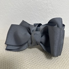 リボン バレッタ グレー ヘアアクセサリー【新品未使用】の画像