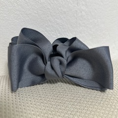 リボン バレッタ グレー ヘアアクセサリー【新品未使用】