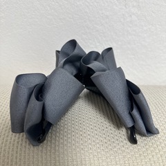 リボン バレッタ グレー ヘアアクセサリー【新品未使用】の画像