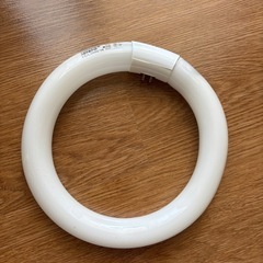丸型電球の画像
