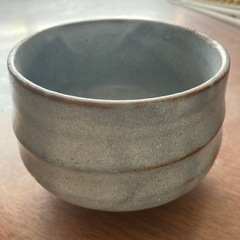 茶筌と抹茶茶碗の画像