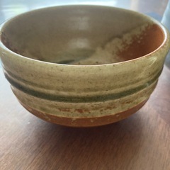 茶筌と抹茶茶碗の画像
