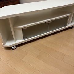 キャスターつきテレビ台