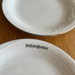 イヴ・サンローランのお皿の画像