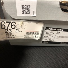 新品スニーカーの画像