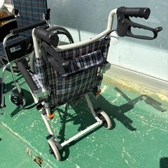 0391 TacaoF コンパクト 折りたたみ 介助車の画像