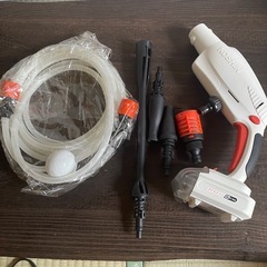 工進(KOSHIN) 18V 2.0Ah 充電式 洗浄機 ガンタイプ SJC-1820 バッテリー・充電器付 コードレス ショートガン 軽量 コンパクト 自吸 水道直結 洗車 ベランダ 清掃 ホワイト、工進(KOSHIN) 18V 2.0Ah 充電式 チェンソー SCS-1820R バッテリー・充電器付 リアハンドル 細枝 太枝 万能 自動 注油 白・黒ブラックの画像