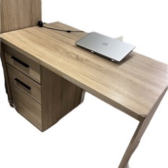 PCデスクの画像