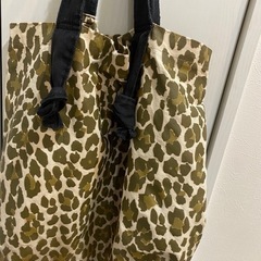ヒョウ柄トートバッグの画像