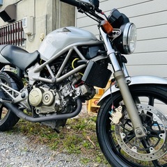 北海道　ホンダ　VTR250 走行少ない！タイヤ前後山あり！バッ...
