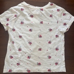 《新品タグ付》【H&M】子供用 シンプル小花柄T-shirtの画像