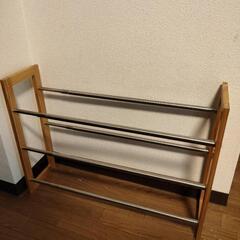 **【300円】木製フレームの伸縮式シューズラック（ニトリ）**の画像