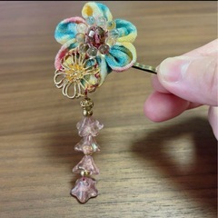つまみ細工　水色のお花のヘアピン(2本)の画像
