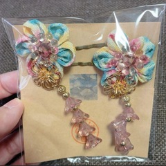 つまみ細工　水色のお花のヘアピン(2本)