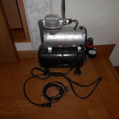中古　オイルレス エアブラシコンプレッサーTC20Tの画像