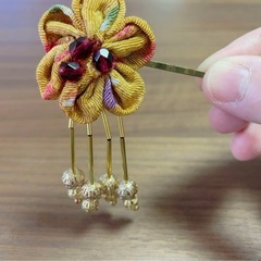 つまみ細工　キンセンカのヘアピン　ハンドメイド　和風