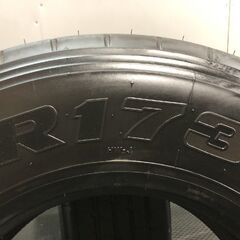 札幌発引取歓迎【新車外し】BRIDGESTONE R173 245/80R17.5 133/131J 17.5インチ トラックタイヤ 夏タイヤ 2本 24年製 4t 増トン　(KTT561)クレジットカード QRコード決済可能の画像