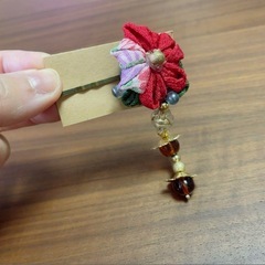 つまみ細工　椿のヘアピン　ハンドメイド　ちりめんの画像
