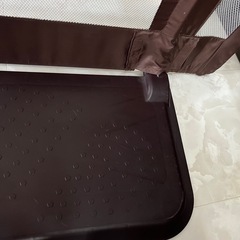 新品価格1万円ほど　日本育児　ベビーガード　茶色　の画像