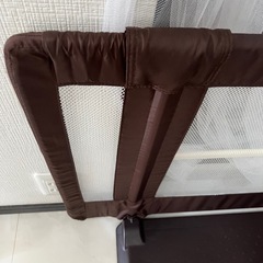 新品価格1万円ほど　日本育児　ベビーガード　茶色　の画像